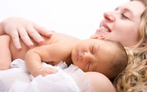 новорожденный ребенок и мама